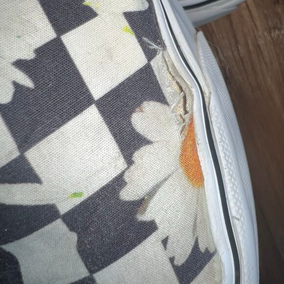 Black White Checkered Vans with Daisy Print Size 5.5 - Picture 7 of 11